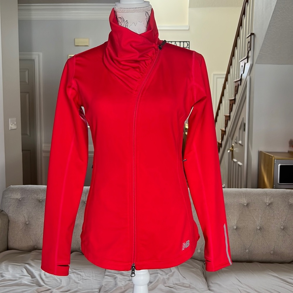 Ladies New Balance NB Heat Red Asymmetric Zip Collar Run Jacket Sz Small